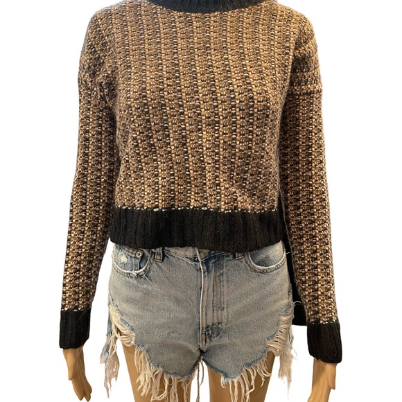 Beautiful Italian made cropped sweater ππ» - Picture 7 of 11
